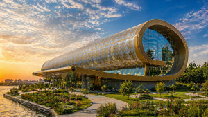     azerbaycan baku turu . baku sehir manzarasi . flame towers baku gece . iceri sehir tarihi yapilar . hazar denizi baku sahil